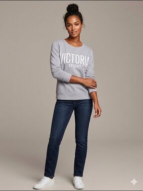 Victoria's Secret SPORT Sweatshirt Gray w White Print